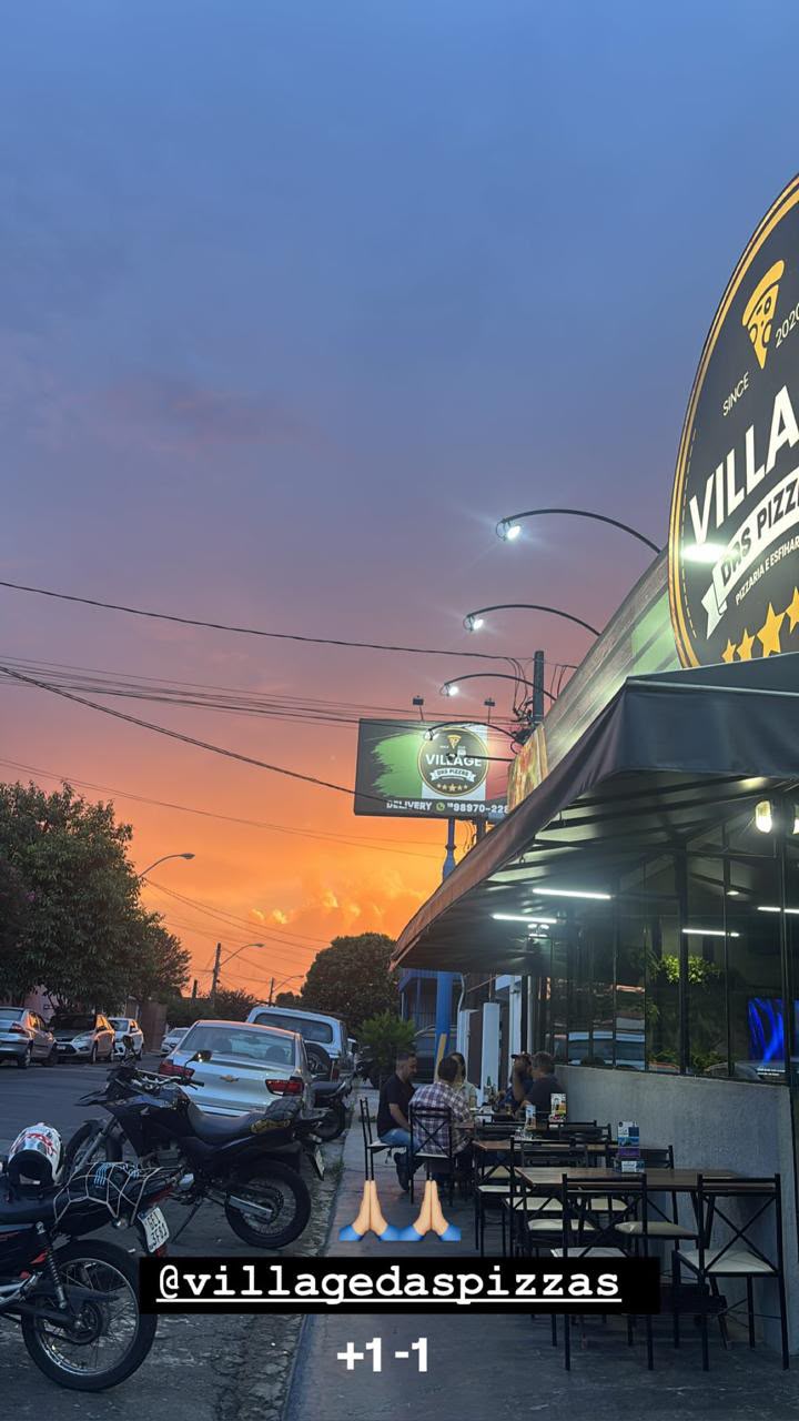 Fachada da Village no por do sol
